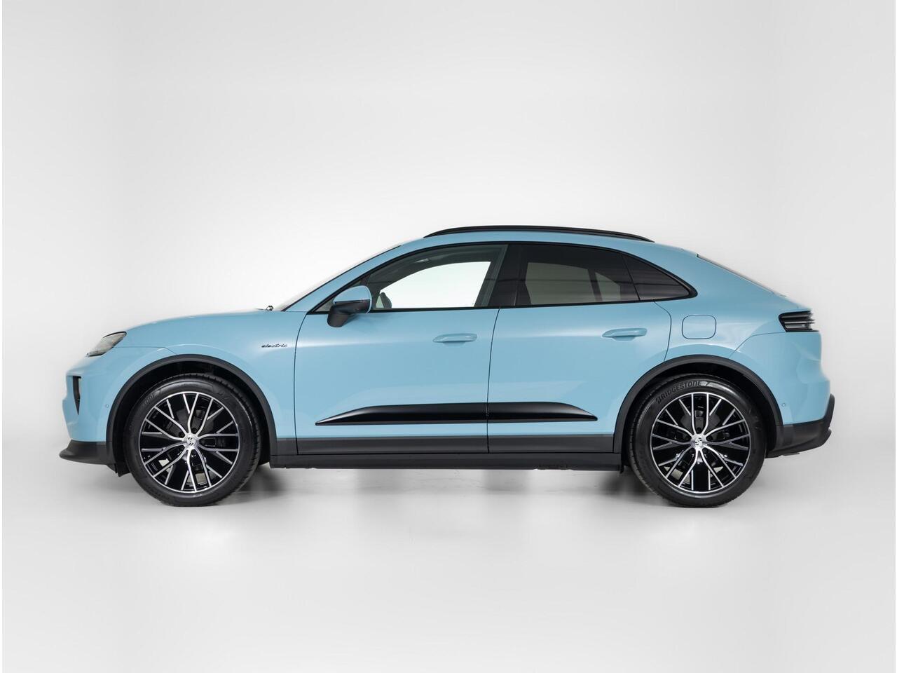 Porsche MACAN 4