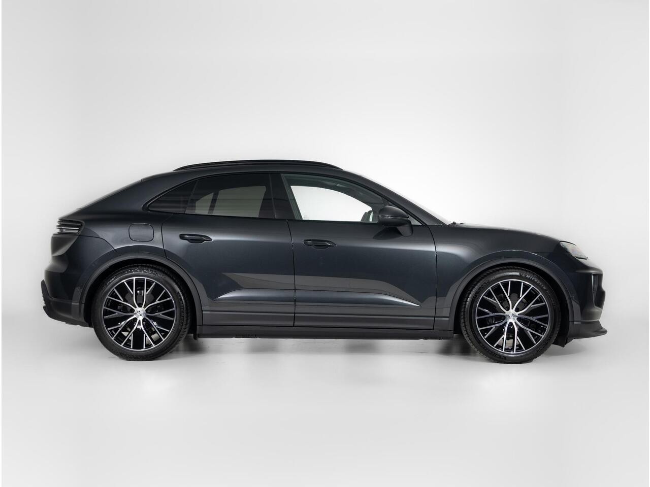 Porsche MACAN 4