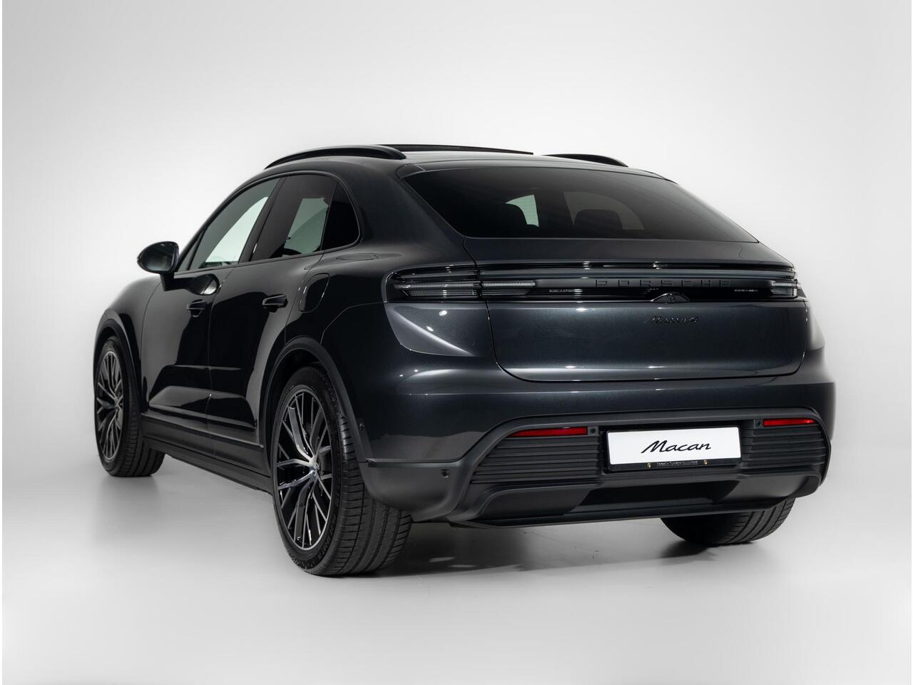 Porsche MACAN 4