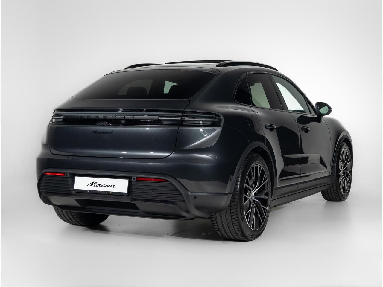 Porsche MACAN 4