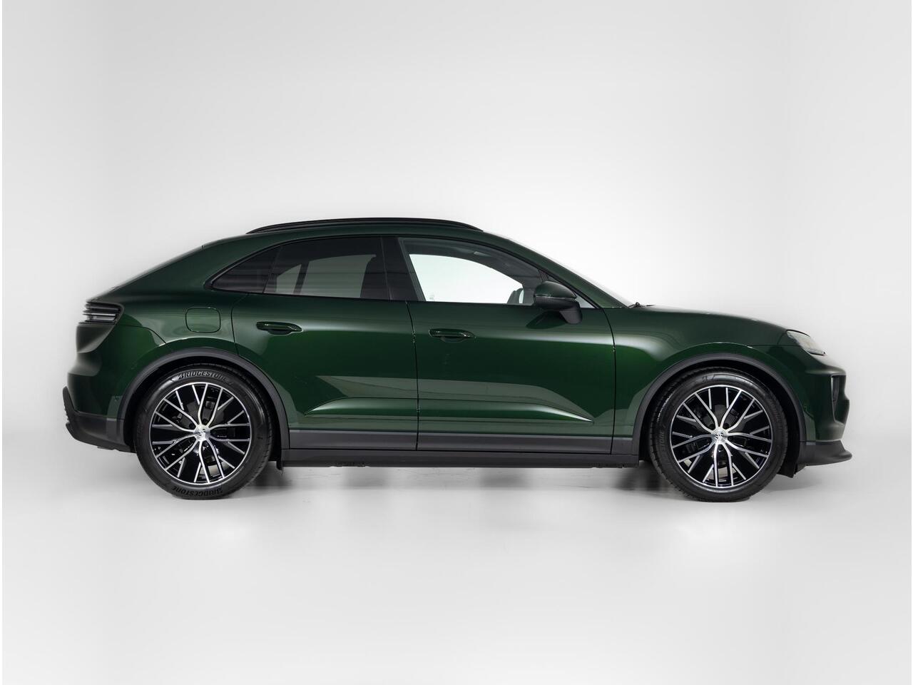 Porsche MACAN 4