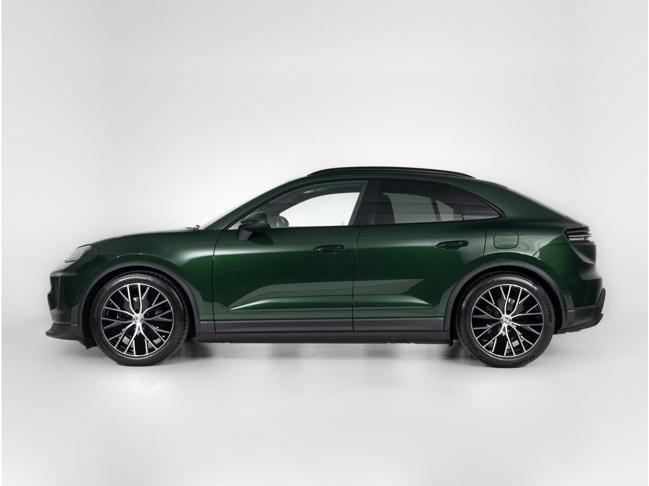 Porsche MACAN 4