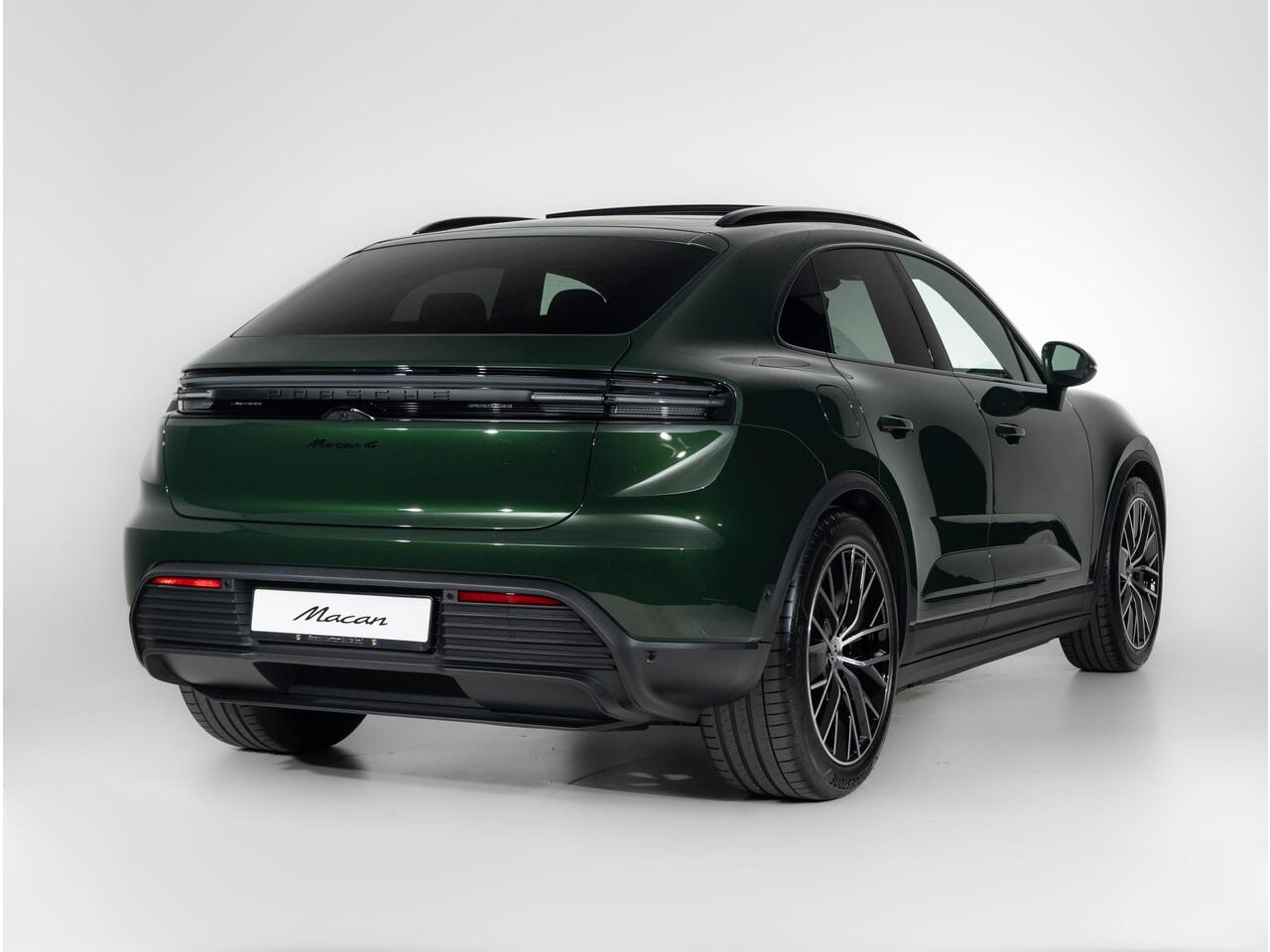 Porsche MACAN 4