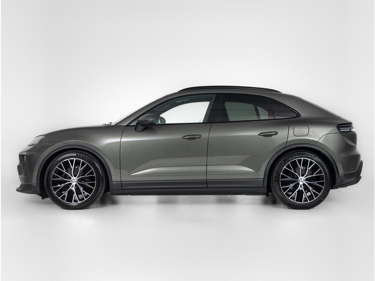 Porsche MACAN 4