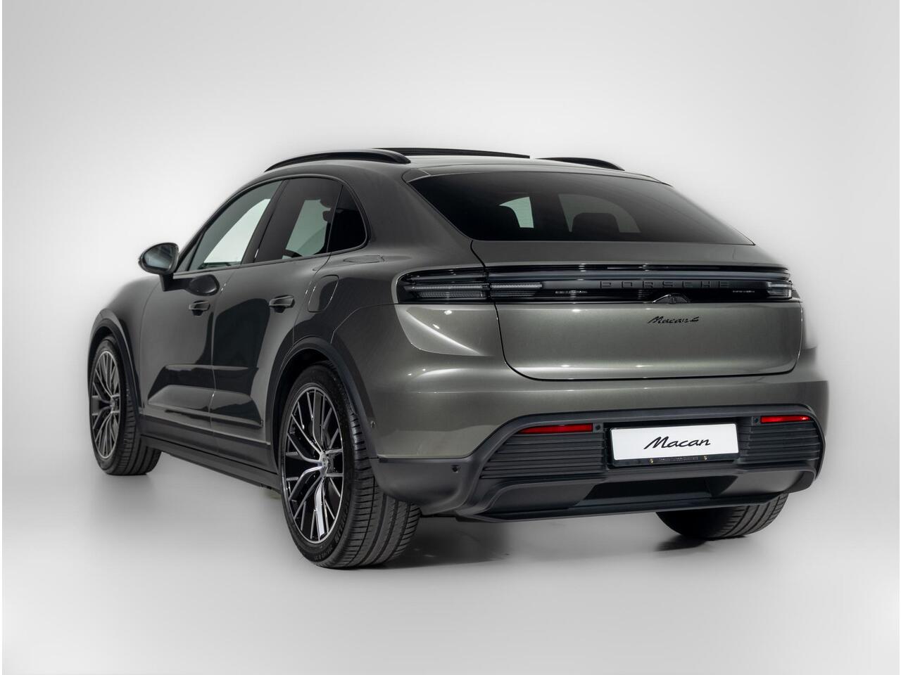 Porsche MACAN 4
