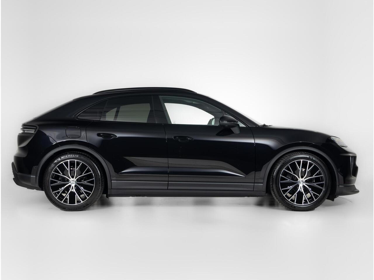 Porsche MACAN 4