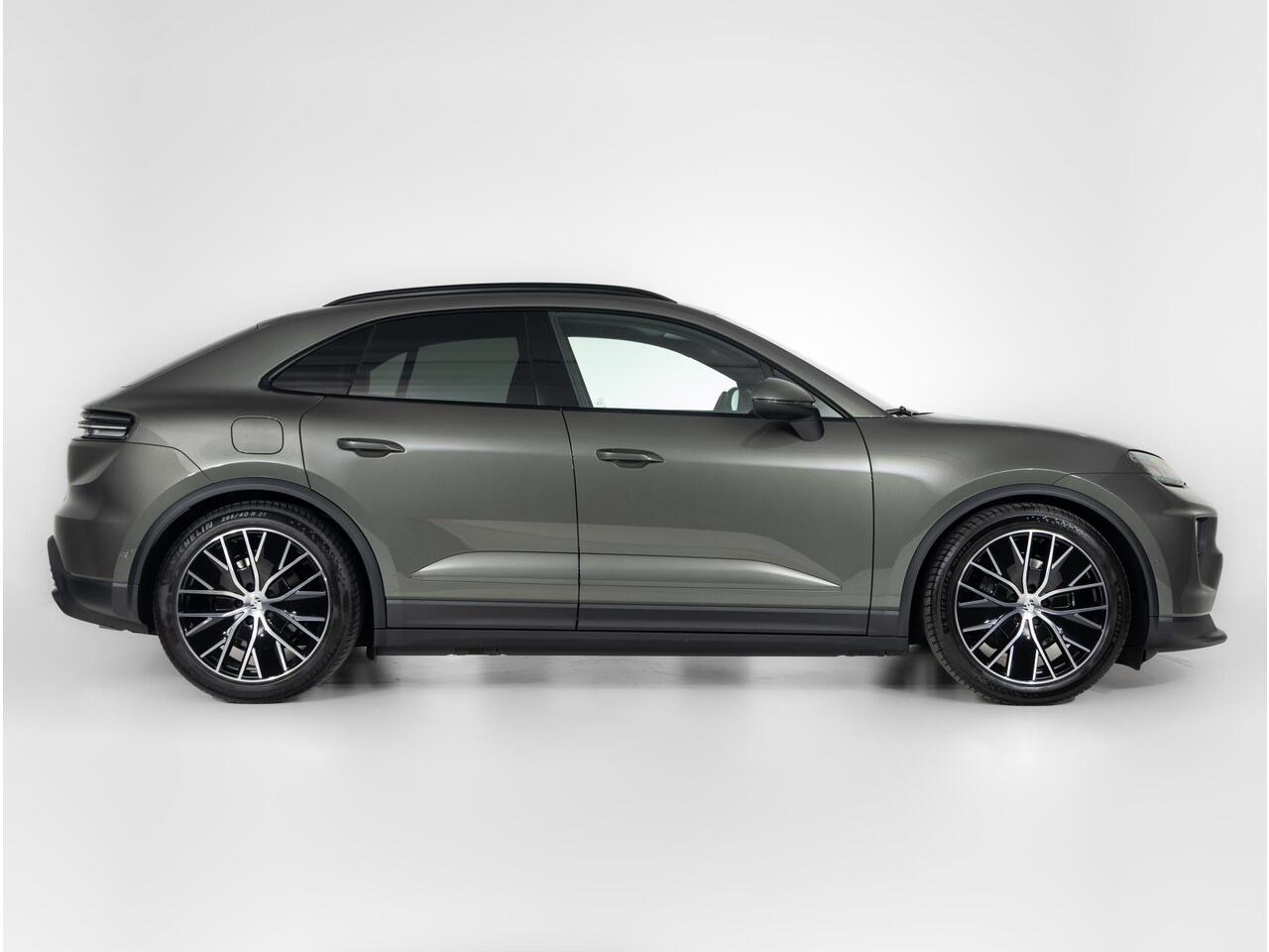 Porsche MACAN 4