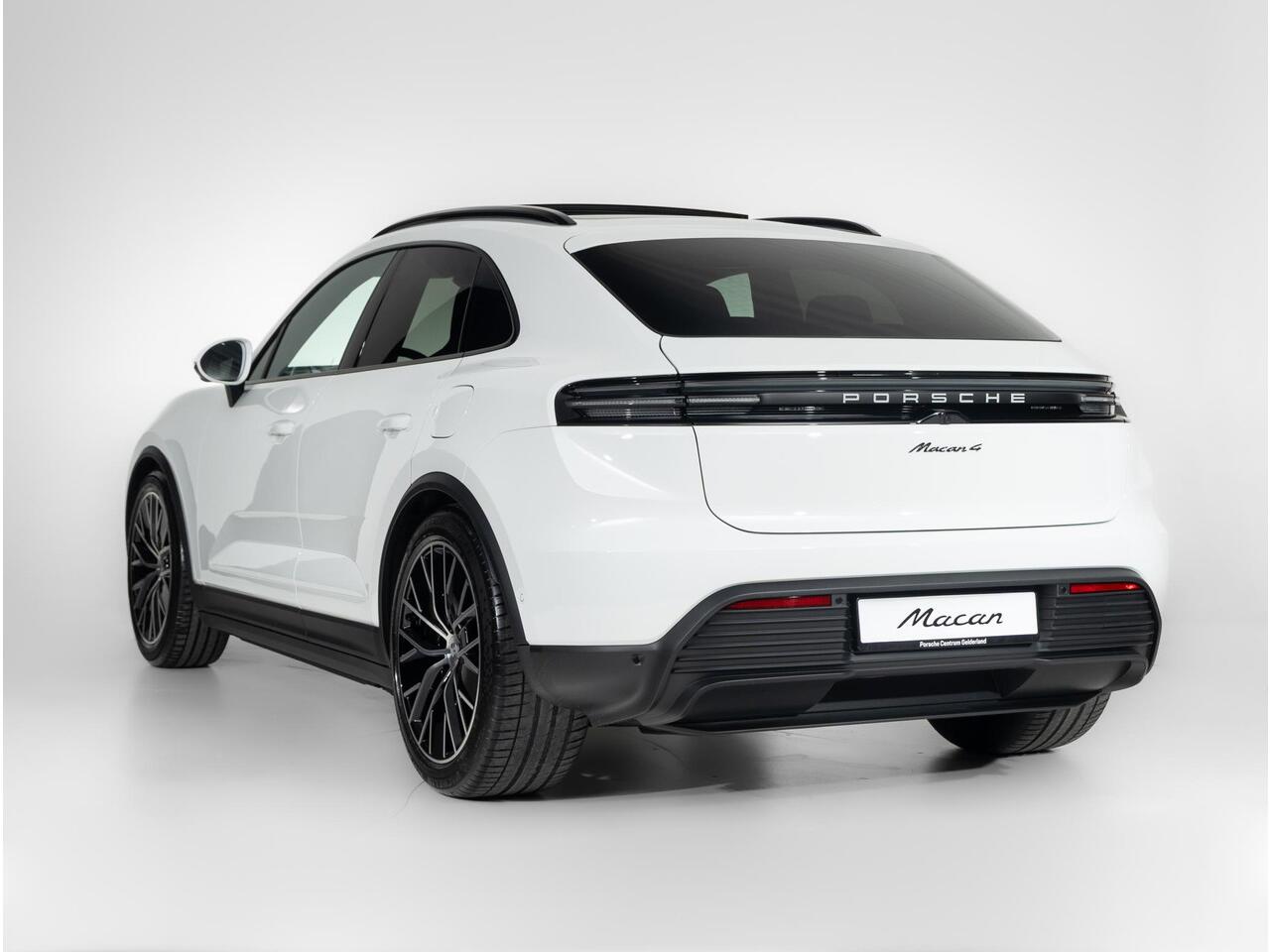 Porsche MACAN 4