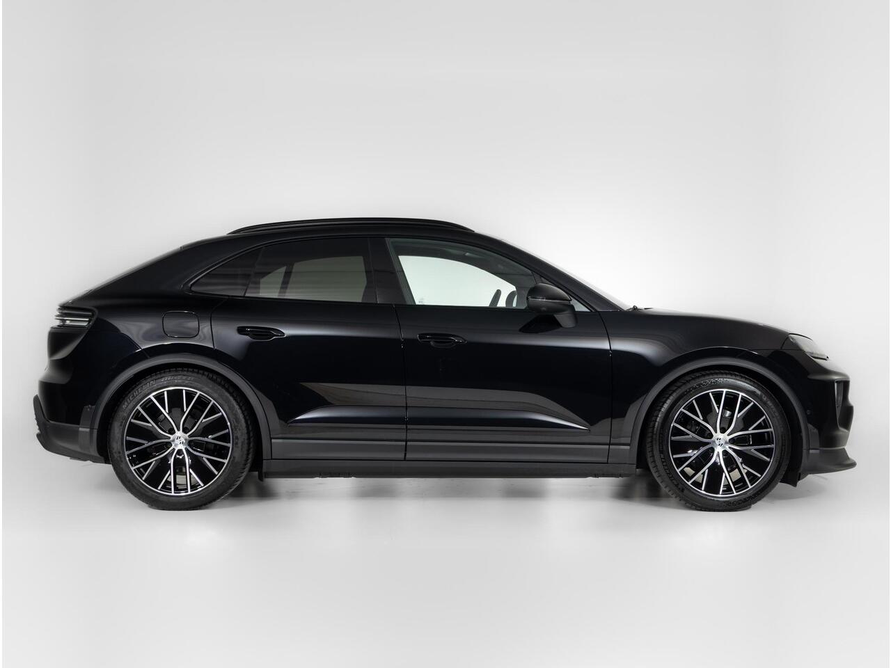 Porsche MACAN 4