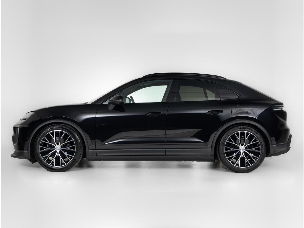 Porsche MACAN 4