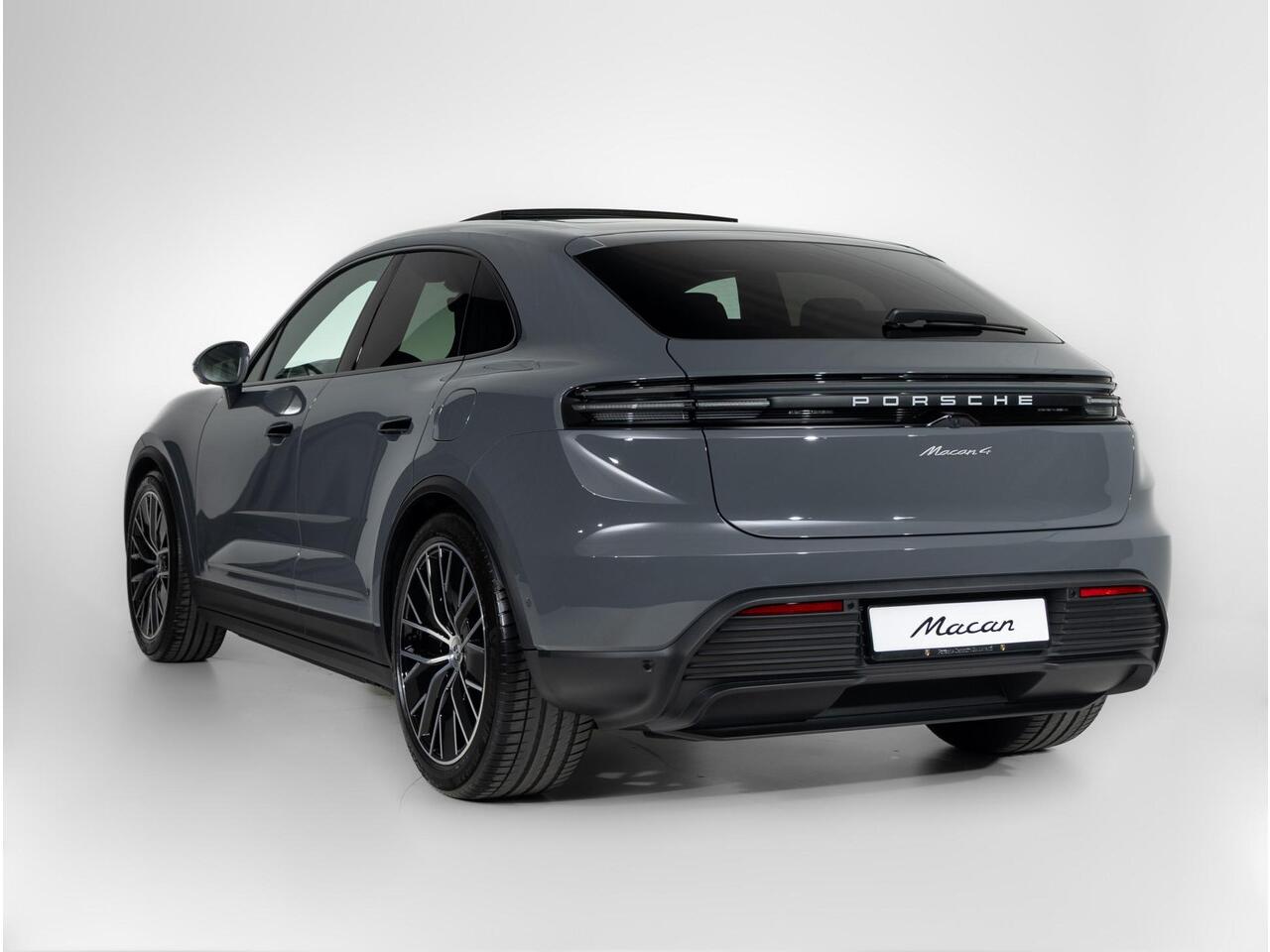 Porsche MACAN 4