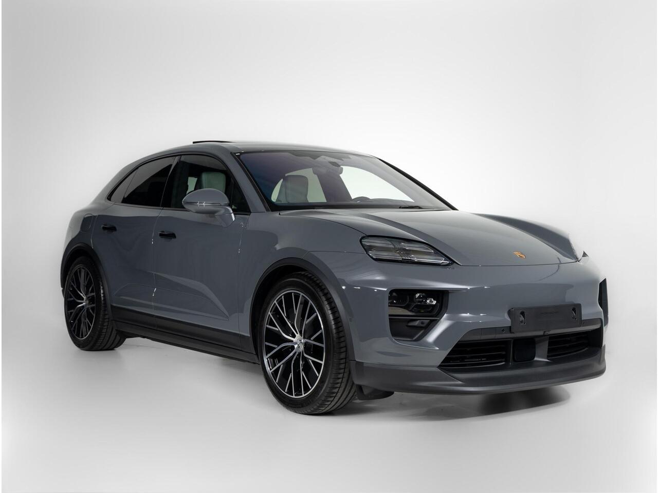 Porsche MACAN 4