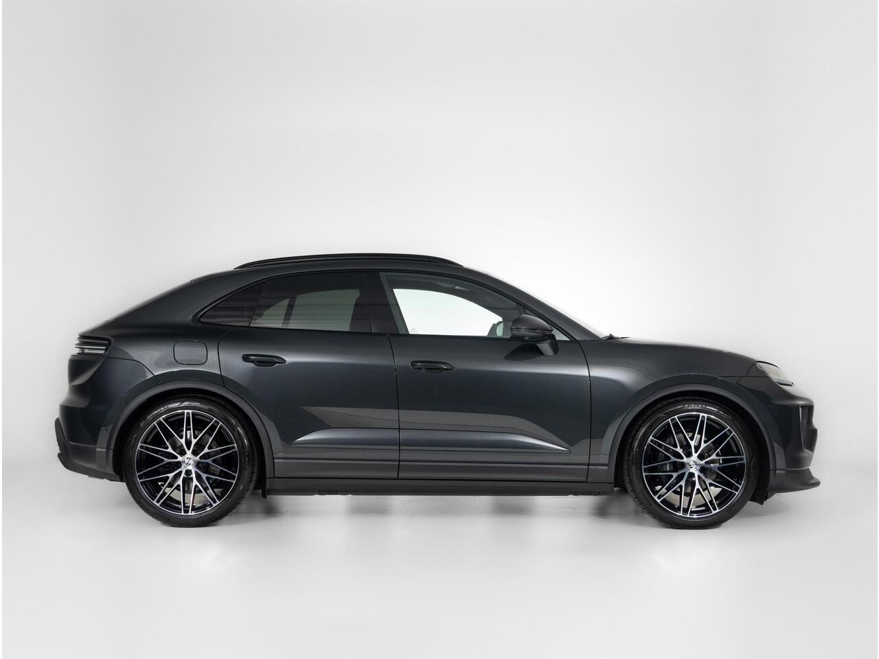 Porsche MACAN 4