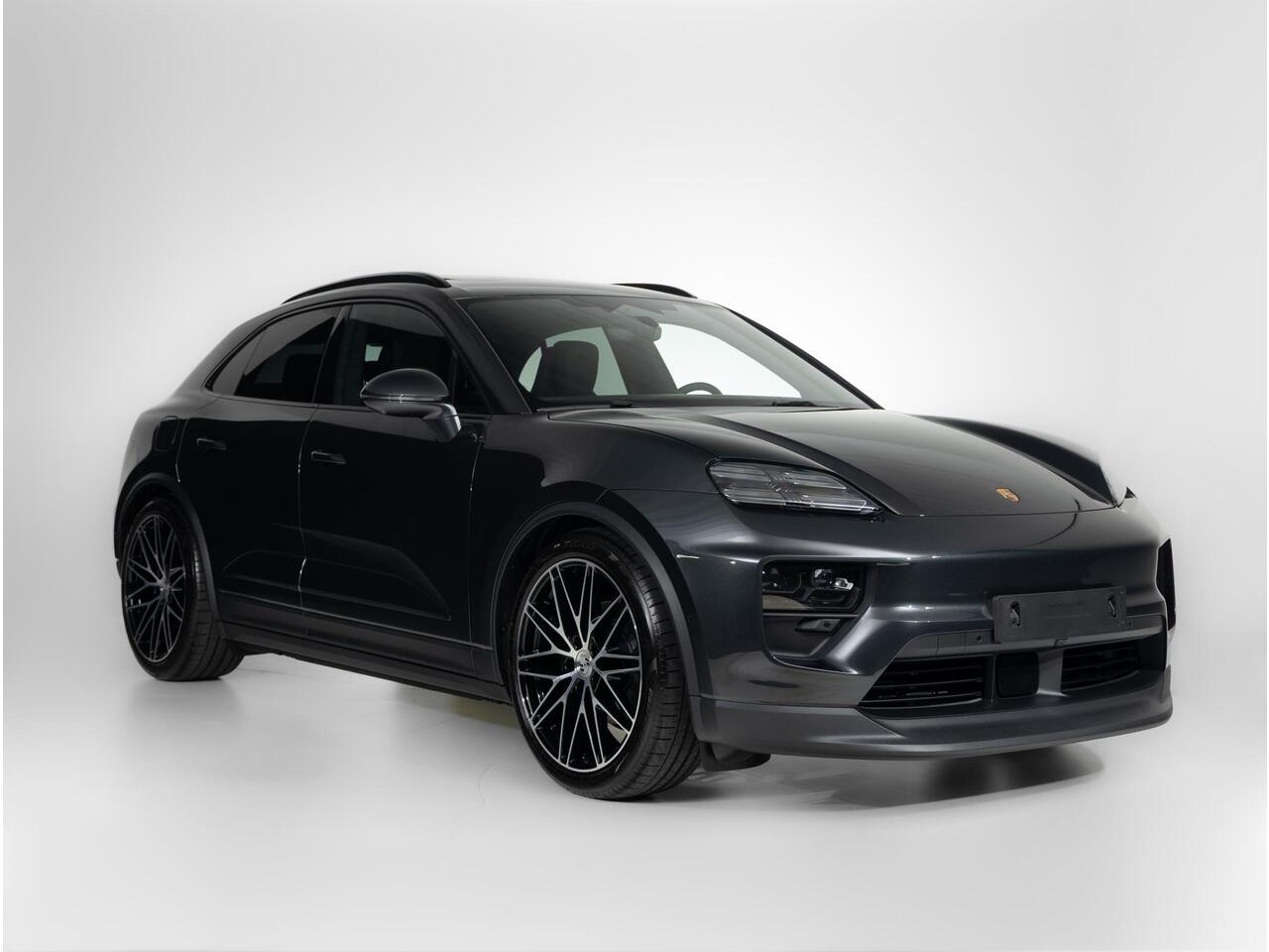 Porsche MACAN 4