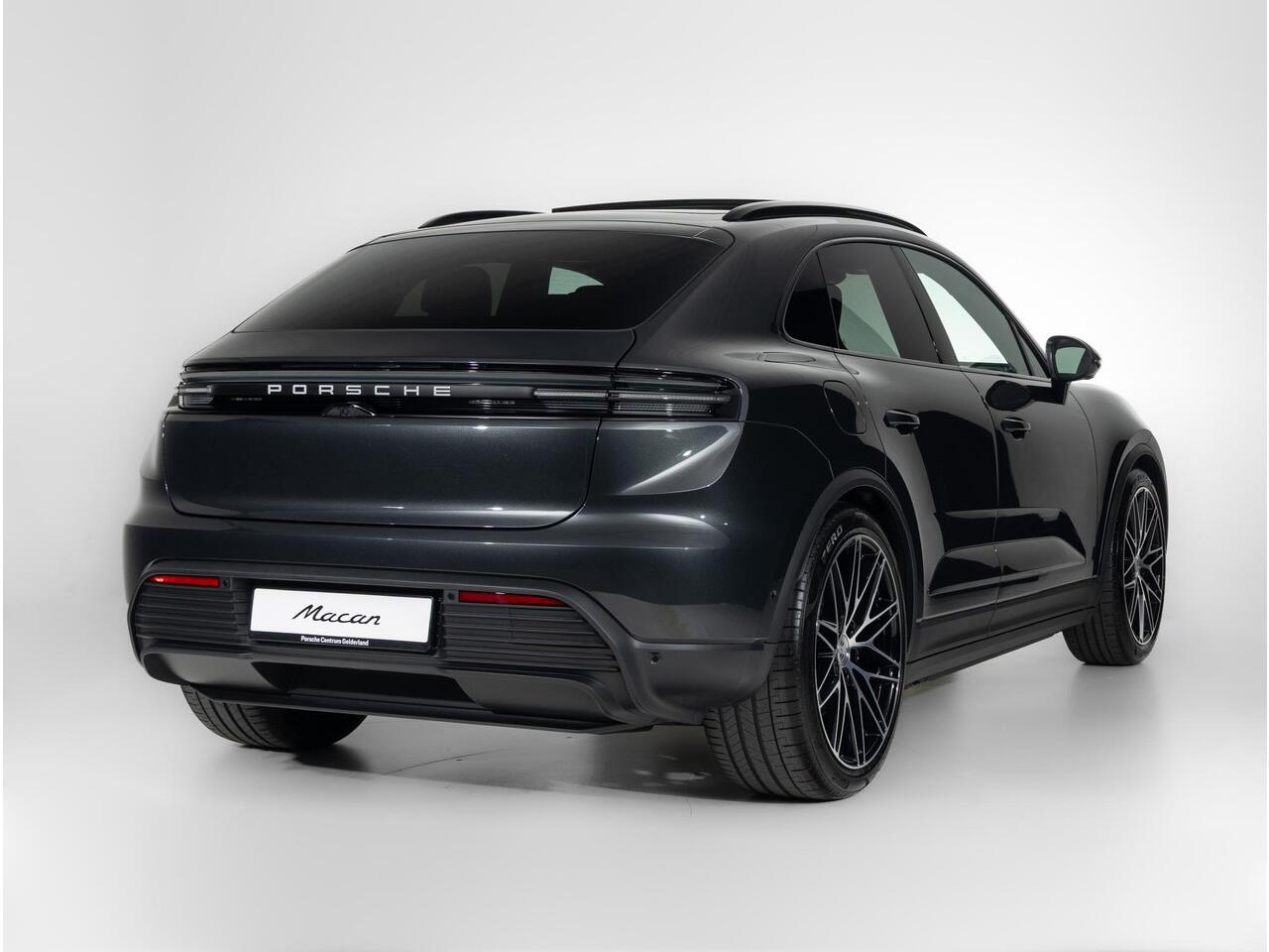 Porsche MACAN 4