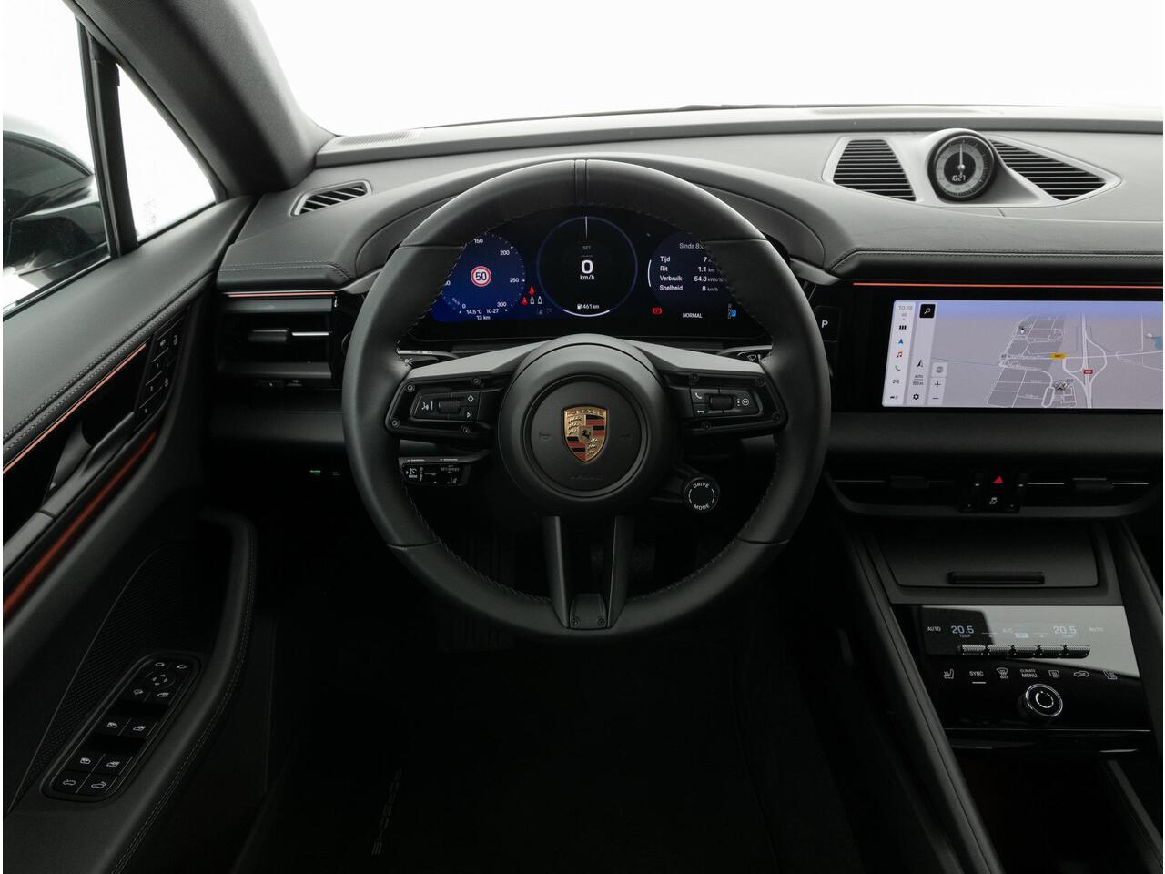Porsche MACAN 4