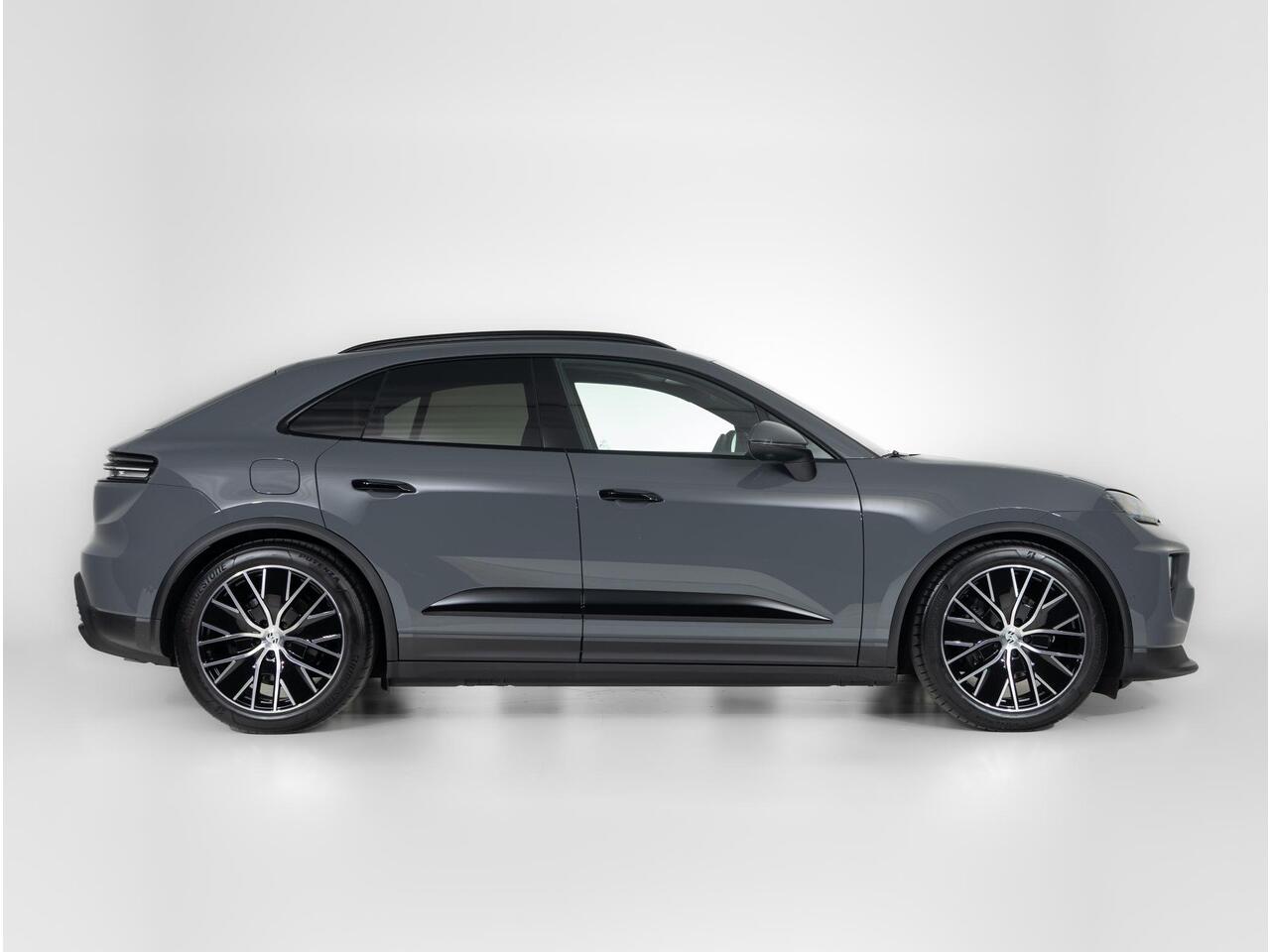 Porsche MACAN 4