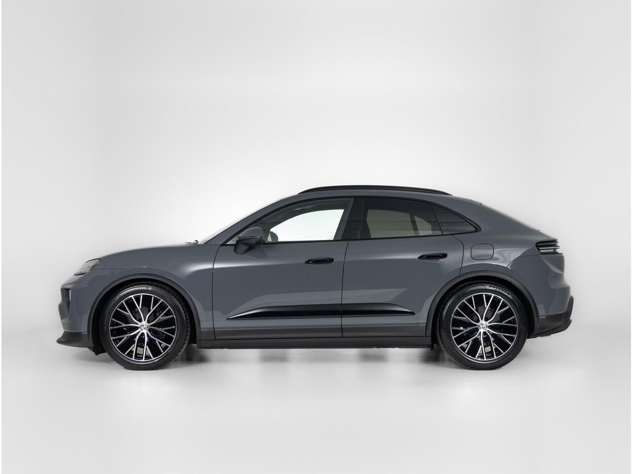 Porsche MACAN 4