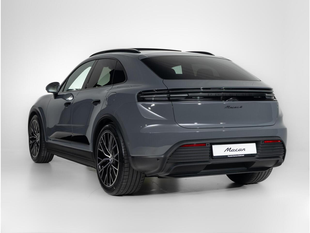 Porsche MACAN 4