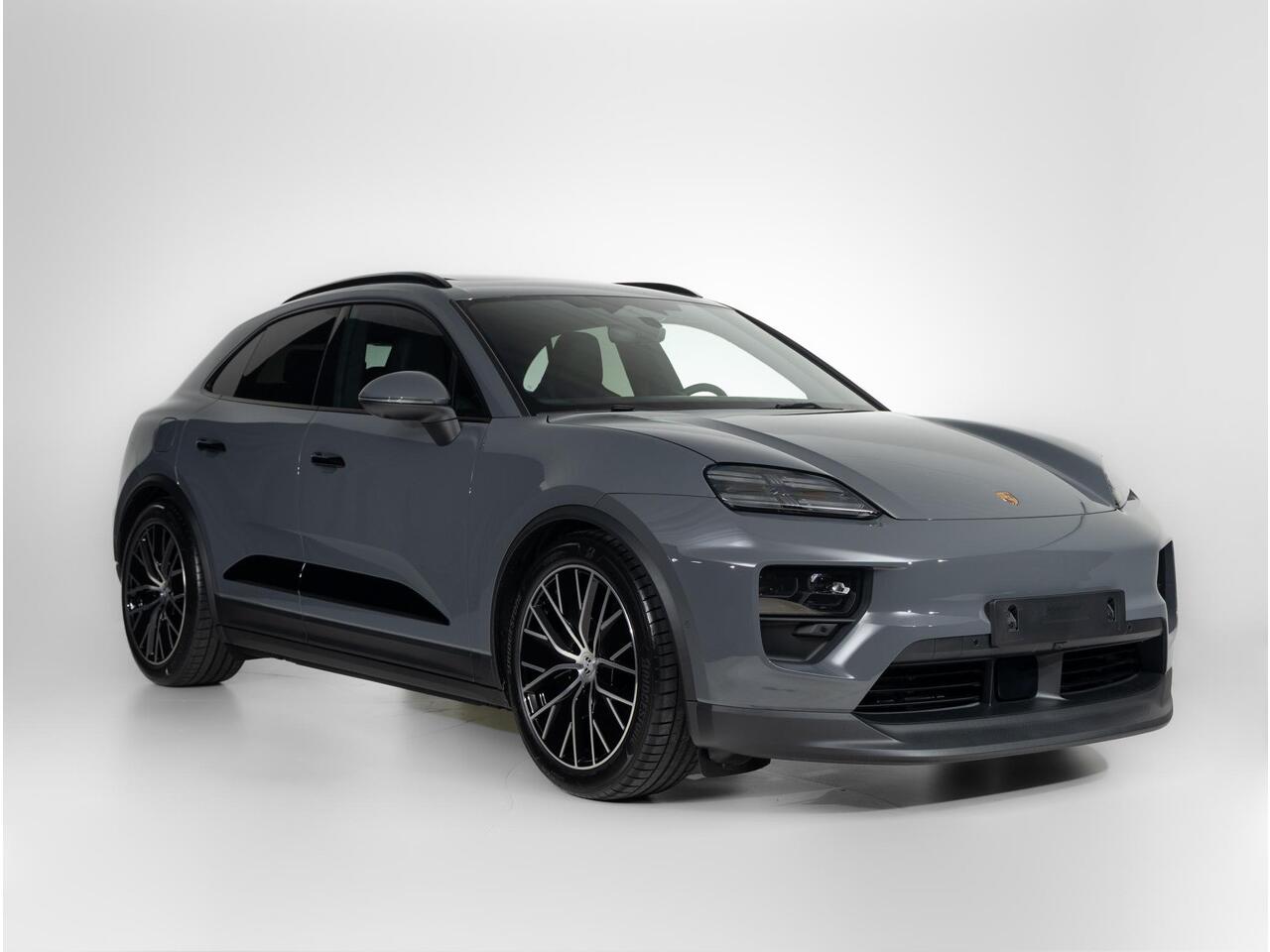 Porsche MACAN 4