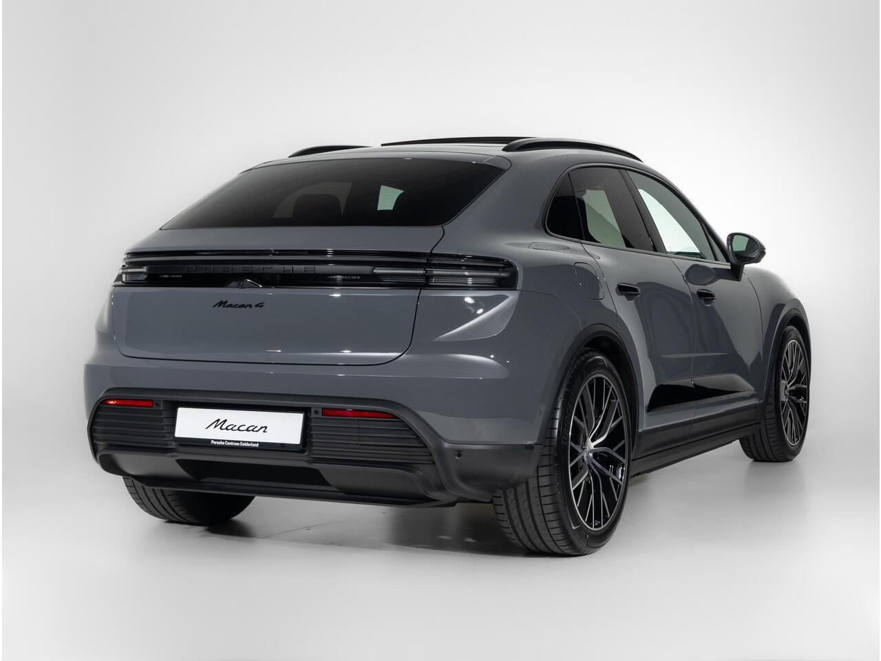 Porsche MACAN 4