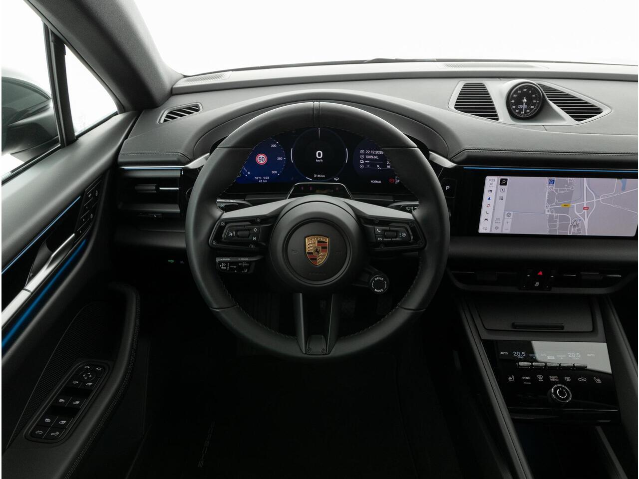Porsche MACAN 4