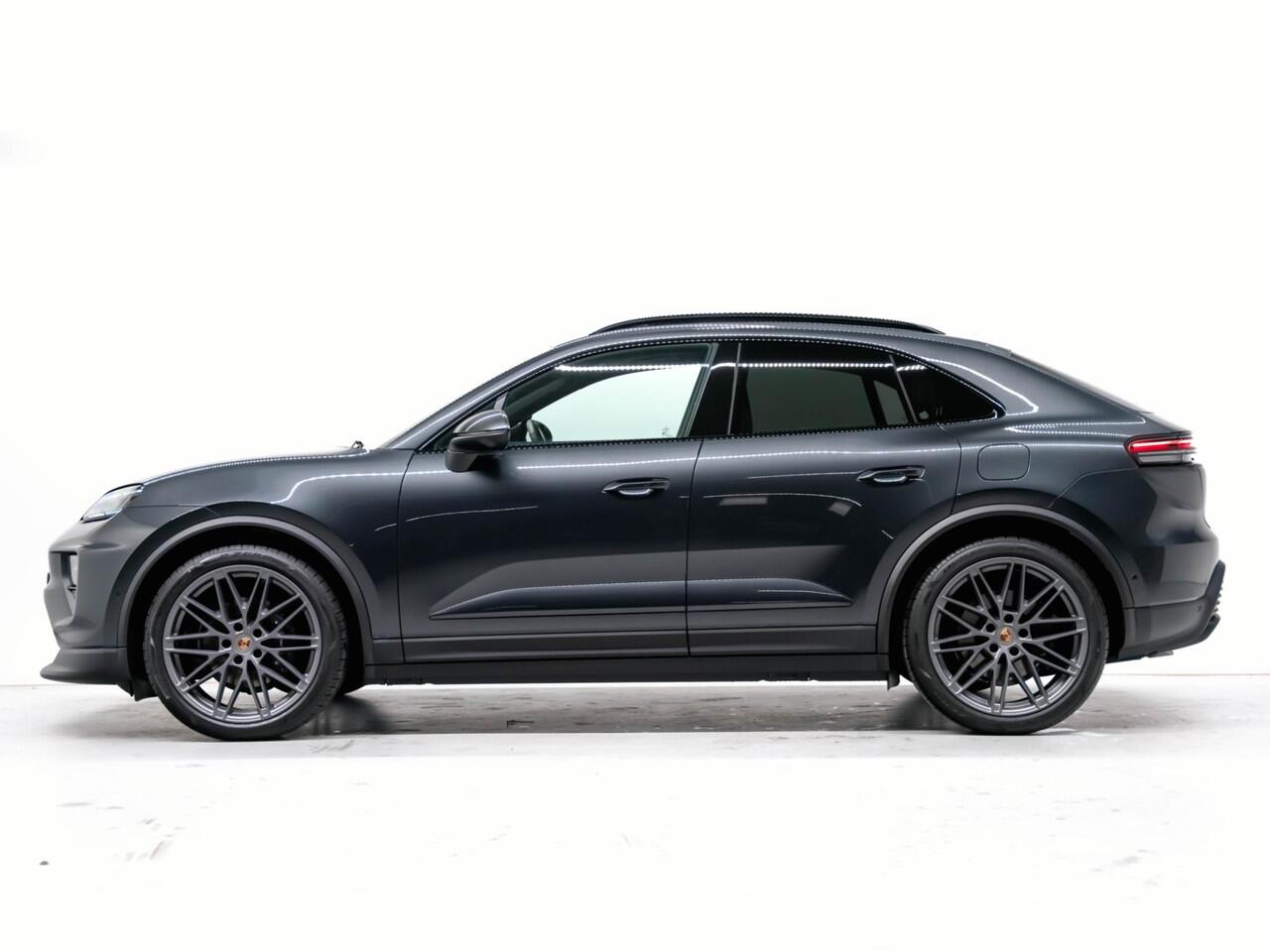 Porsche MACAN 4