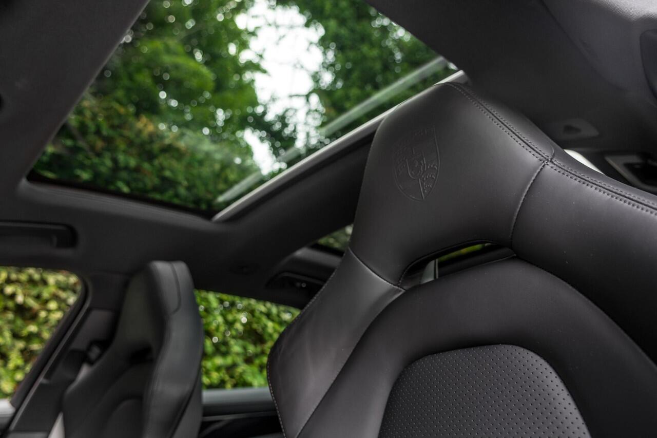 Porsche PANAMERA Sport Turismo 4 E-Hybrid | SportDesign | ACC | SoftClose | Panorama | SportUitl | Luchtv |