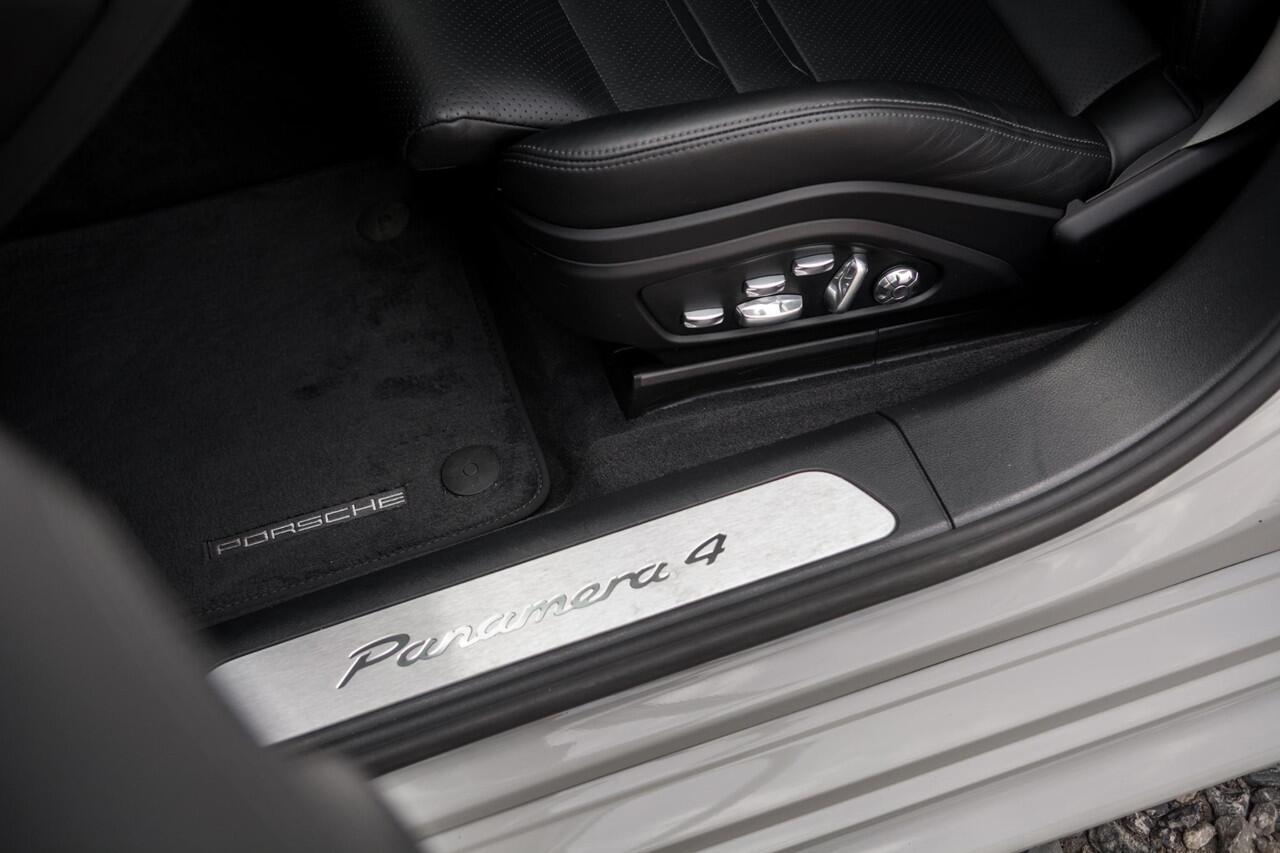 Porsche PANAMERA Sport Turismo 4 E-Hybrid | SportDesign | ACC | SoftClose | Panorama | SportUitl | Luchtv |