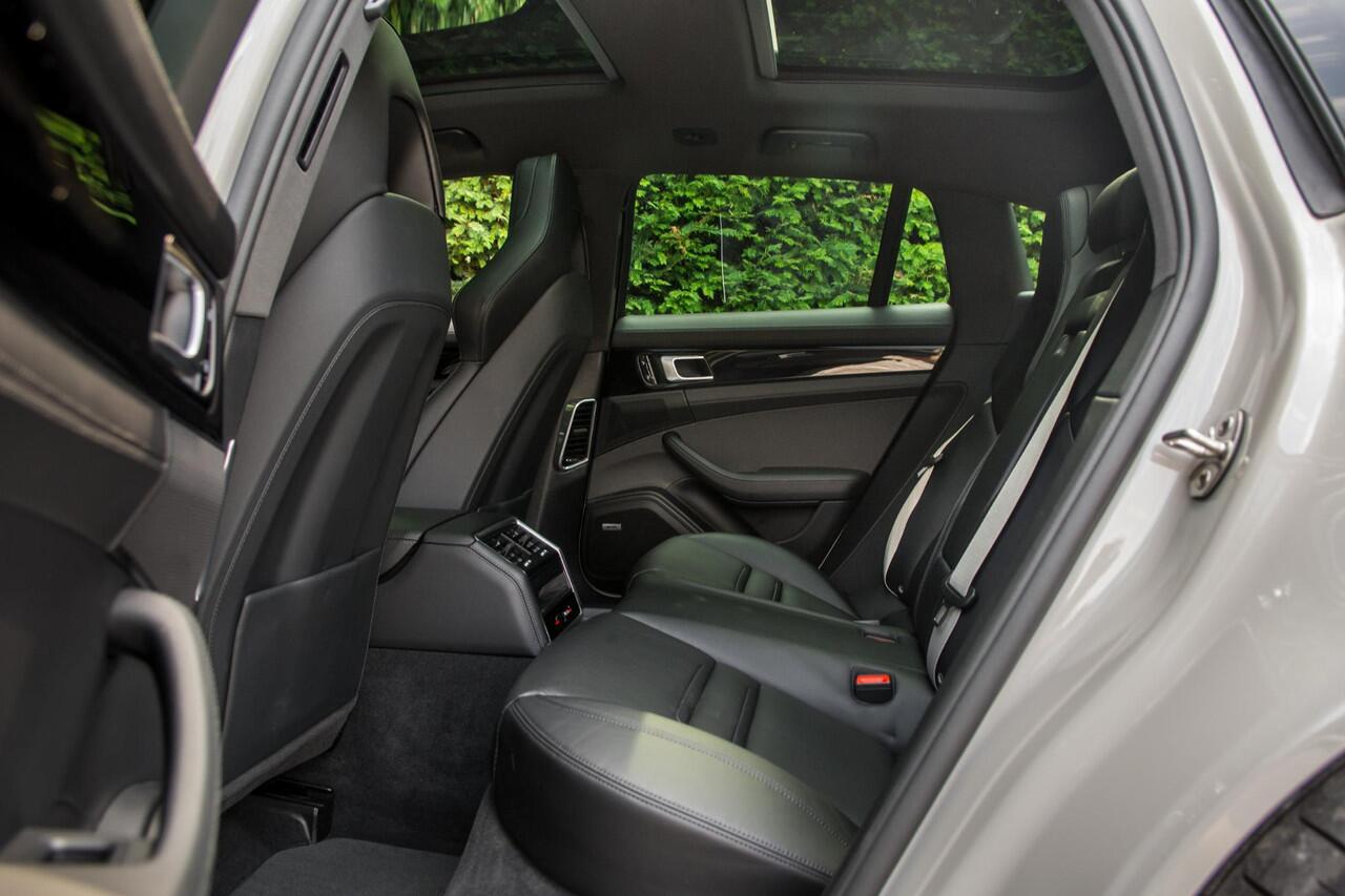 Porsche PANAMERA Sport Turismo 4 E-Hybrid | SportDesign | ACC | SoftClose | Panorama | SportUitl | Luchtv |