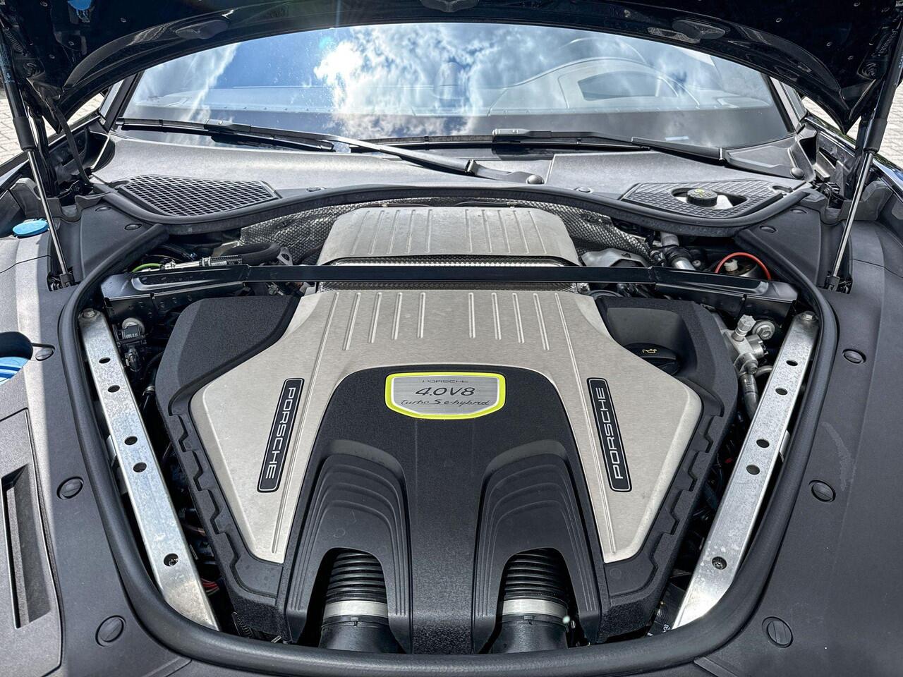 Porsche PANAMERA Sport Turismo 4.0 Turbo S E-Hybrid | Selections