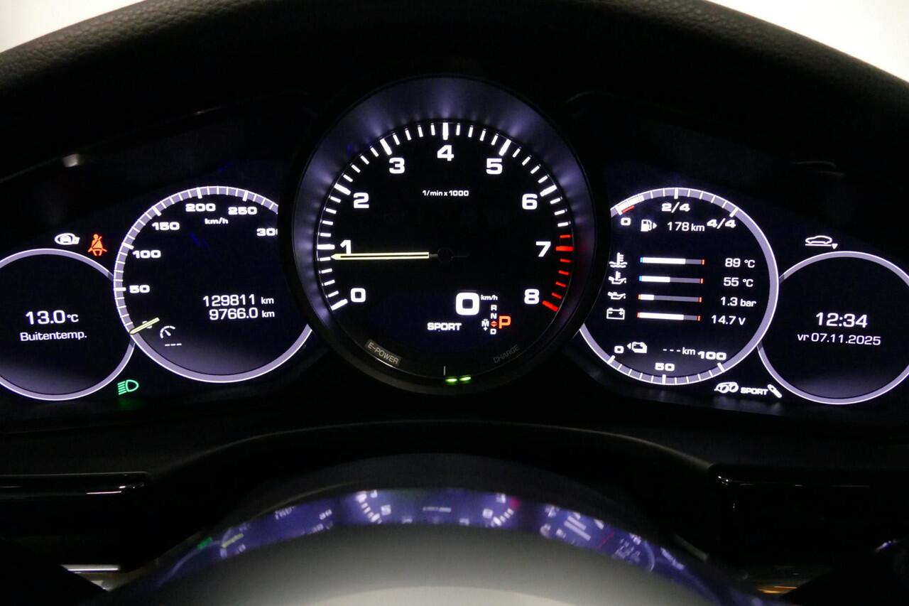 Porsche PANAMERA 2.9 4 E-Hybrid /Orig. Nederlands / Sport Design / Panoramadak / Sport uitlaat / Elektr. verstelbare voorstoelen (14-wegs) + memory / Luchtvering / Apple Carplay / Sport-Chrono / BOSE Surround Sound / Stoelverwarming / Ambienteverlichting / DAB+ / Stuurwie