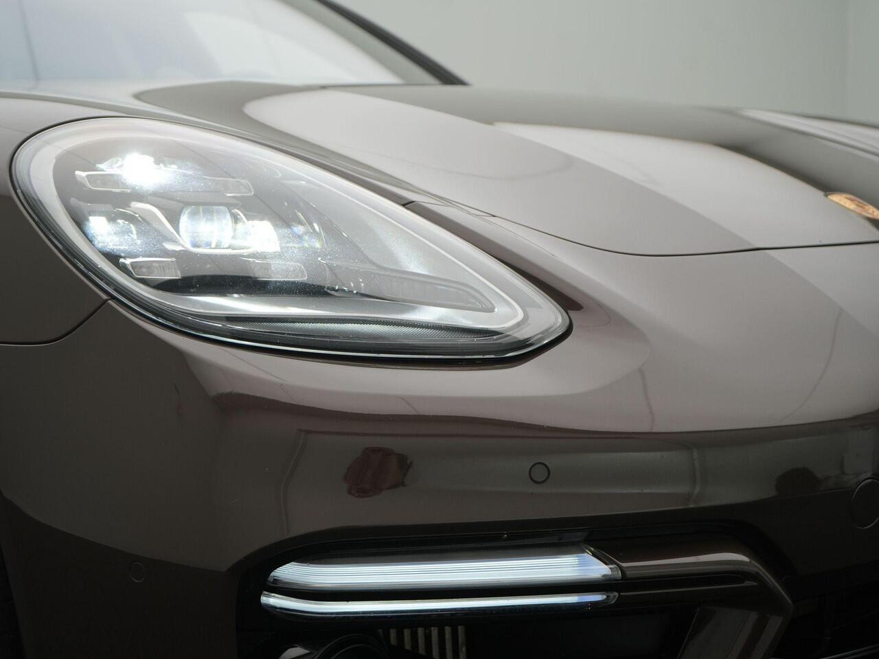 Porsche PANAMERA Sport Turismo 4 E-Hybrid Platinum Edition