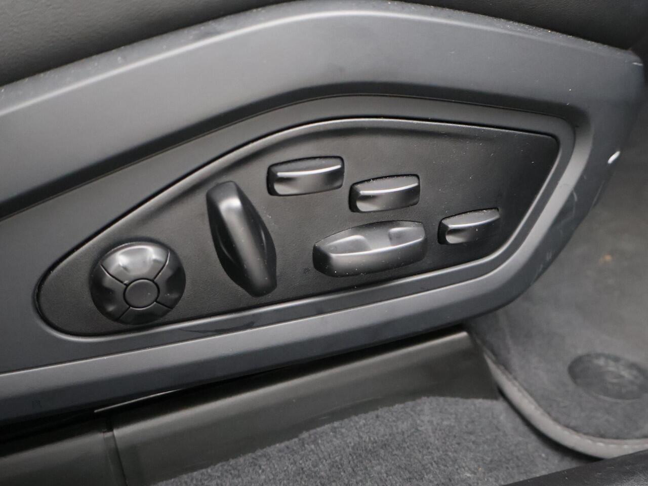 Porsche Taycan 4S 490 PK PERFORMANCE 84 KWH + SPORT CHRONO | ACHTERASBESTURING | 21 INCH | SPORTSTOELEN