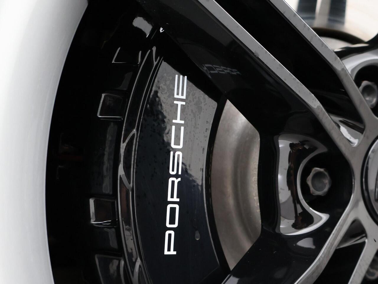 Porsche Taycan 4S 490 PK PERFORMANCE 84 KWH + SPORT CHRONO | ACHTERASBESTURING | 21 INCH | SPORTSTOELEN