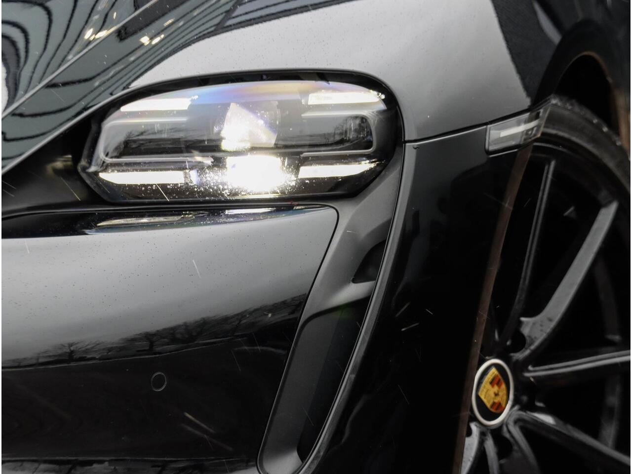 Porsche Taycan Performance 84 kWh 21'' Sport Chrono Panodak Sportstoelen Warmtepomp