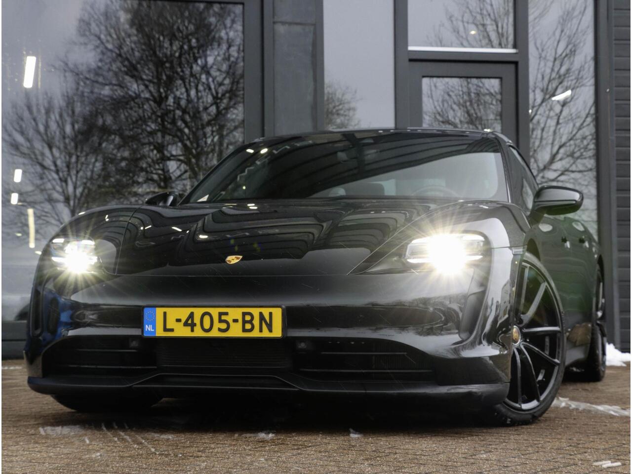 Porsche Taycan Performance 84 kWh 21'' Sport Chrono Panodak Sportstoelen Warmtepomp