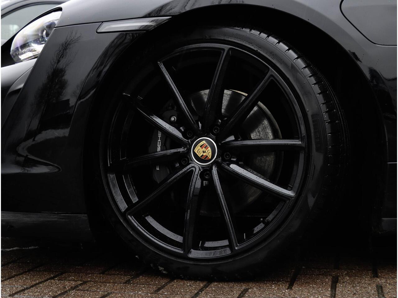 Porsche Taycan Performance 84 kWh 21'' Sport Chrono Panodak Sportstoelen Warmtepomp