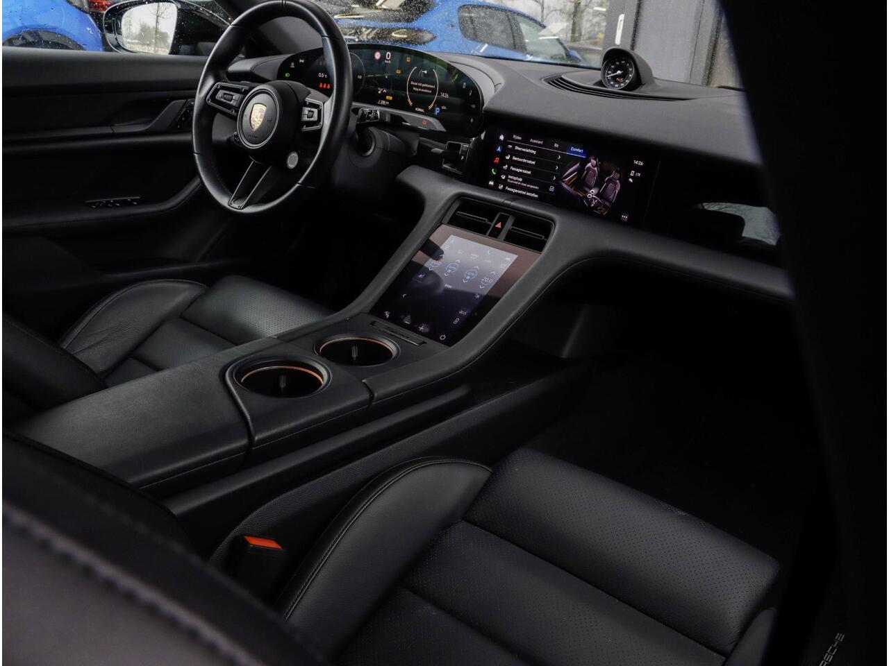 Porsche Taycan Performance 84 kWh 21'' Sport Chrono Panodak Sportstoelen Warmtepomp