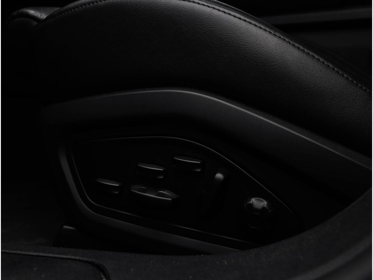 Porsche Taycan Performance 84 kWh 21'' Sport Chrono Panodak Sportstoelen Warmtepomp