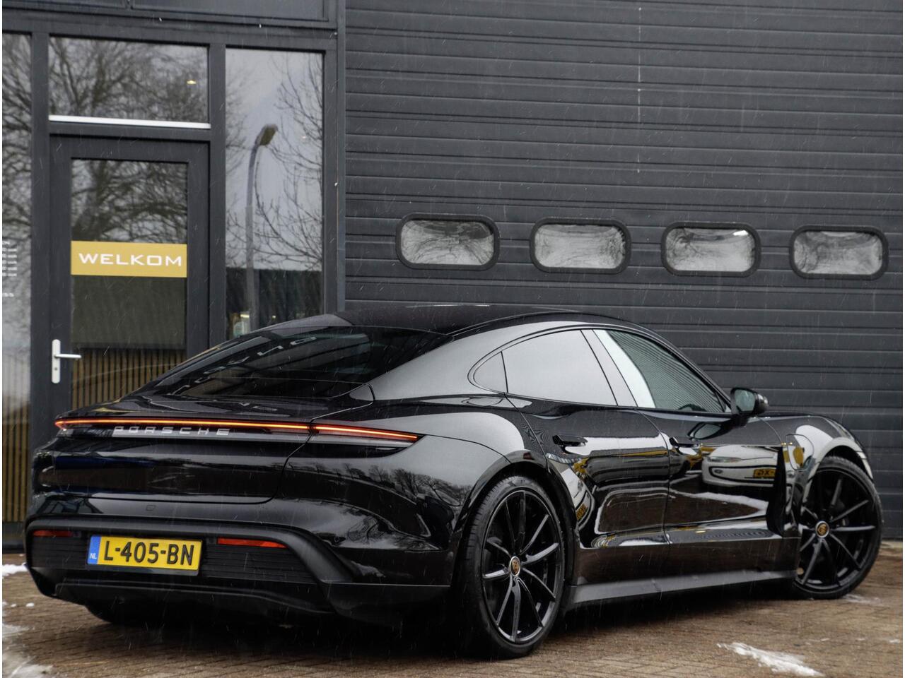 Porsche Taycan Performance 84 kWh 21'' Sport Chrono Panodak Sportstoelen Warmtepomp