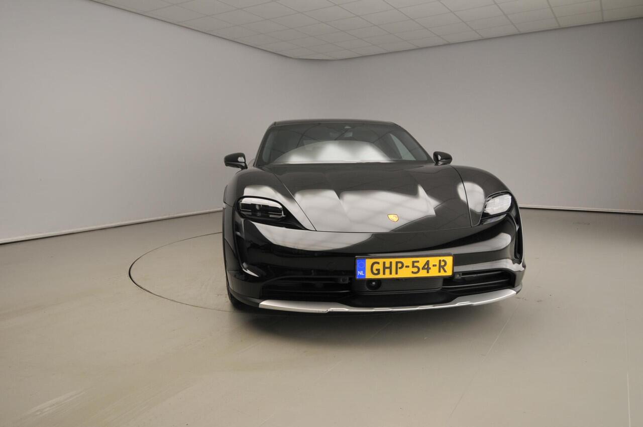 Porsche Taycan Cross Turismo 4 93 kWh | SoH 90,9% | 20" Turbo S | Pano | 360 cam | Luchtvering | Stoel + stuurwiel verwarmd