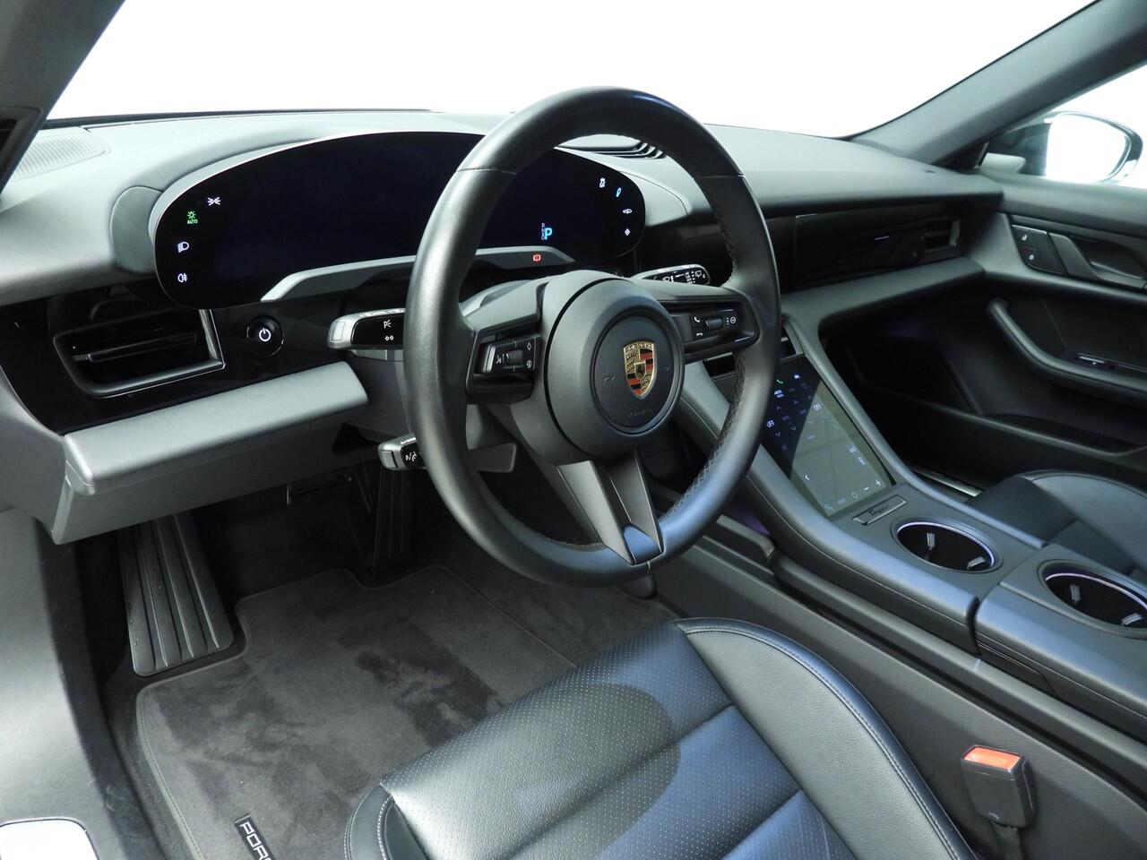 Porsche Taycan Cross Turismo 4 93 kWh | SoH 90,9% | 20" Turbo S | Pano | 360 cam | Luchtvering | Stoel + stuurwiel verwarmd