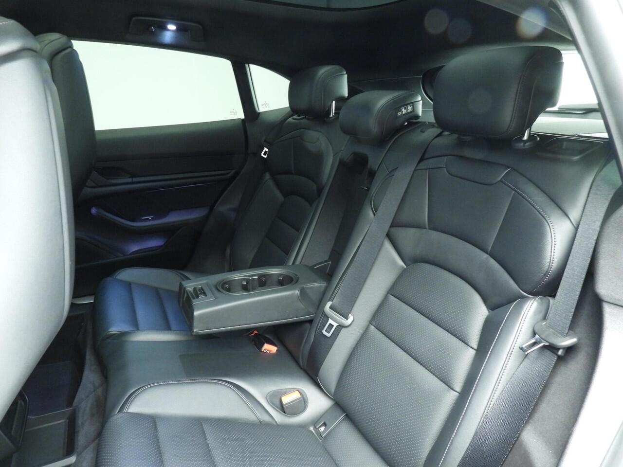 Porsche Taycan Cross Turismo 4 93 kWh | SoH 90,9% | 20" Turbo S | Pano | 360 cam | Luchtvering | Stoel + stuurwiel verwarmd