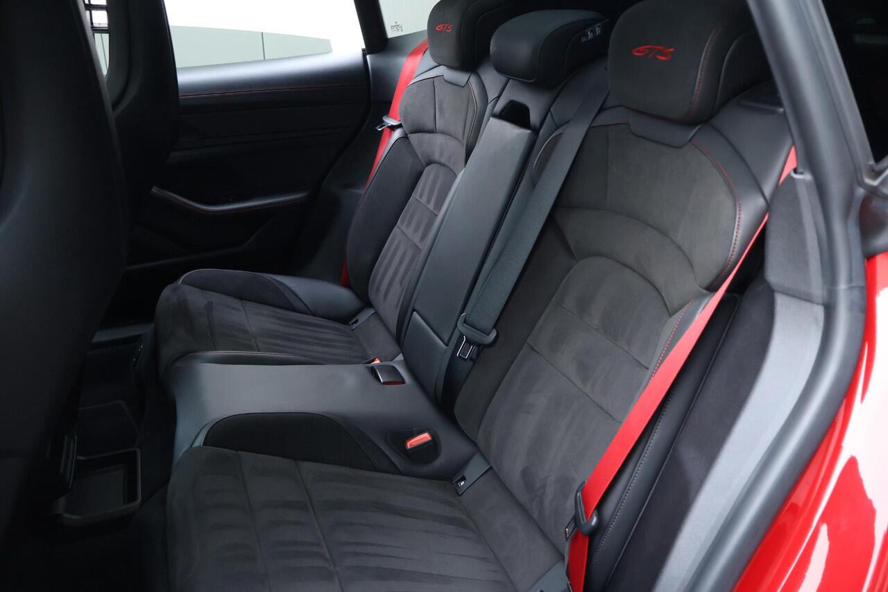 Porsche Taycan Sport Turismo GTS 93 kWh /SoH 92,8% / Sport Chrono / Pano / Bose / Luchtvering