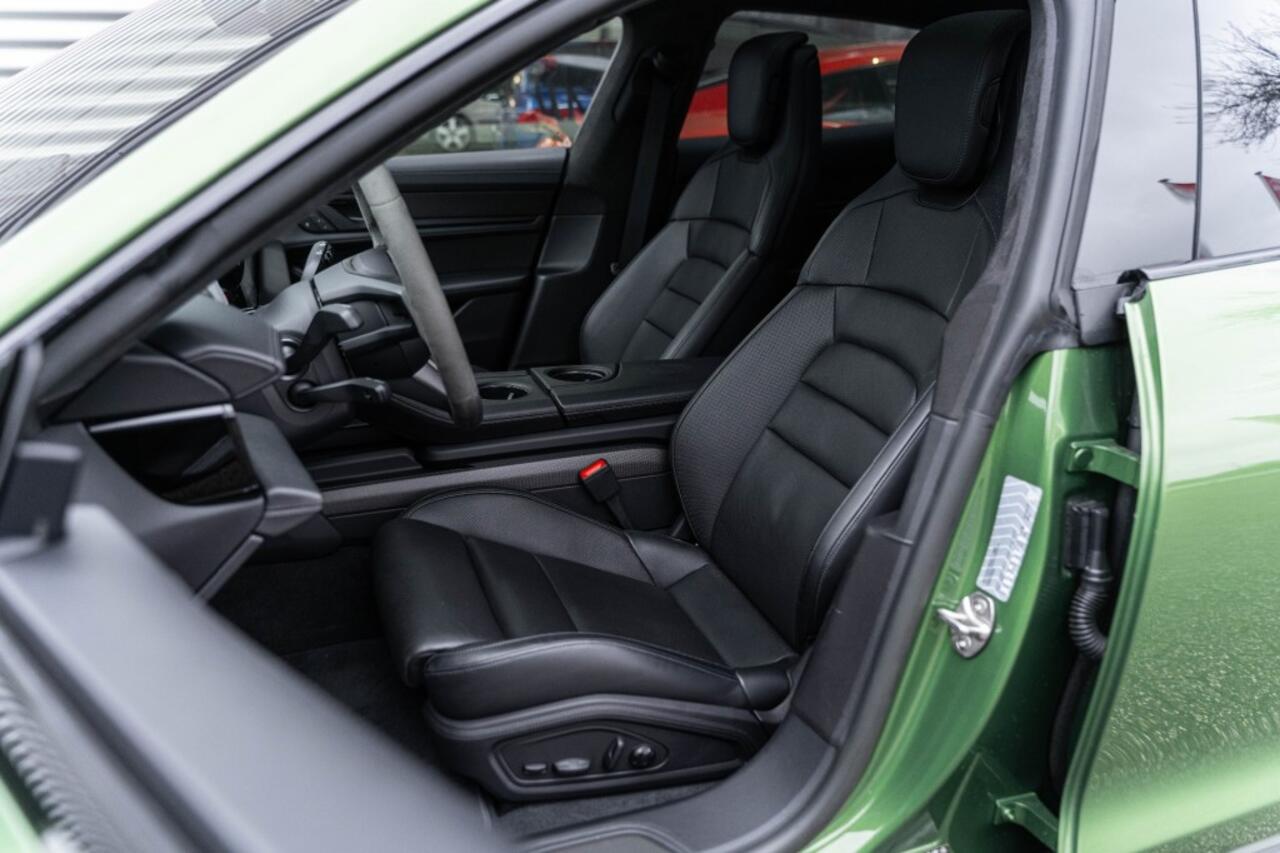 Porsche Taycan Sport Turismo Turbo S Burmester PCCB Massage Nachzicht