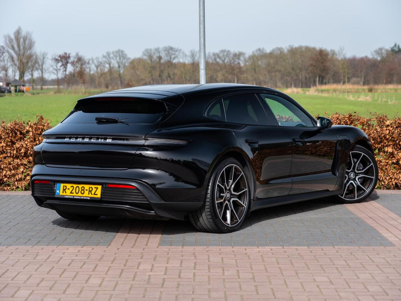 Porsche Taycan Sport Turismo 93 kWh | 21" Exclusive LM | Achterasbesturing | Bose Surround Premium Sound | Adap Demping | Volleder | Stoelenpack |  Parkeerpack | Warmtepomp | Cam | Etc..
