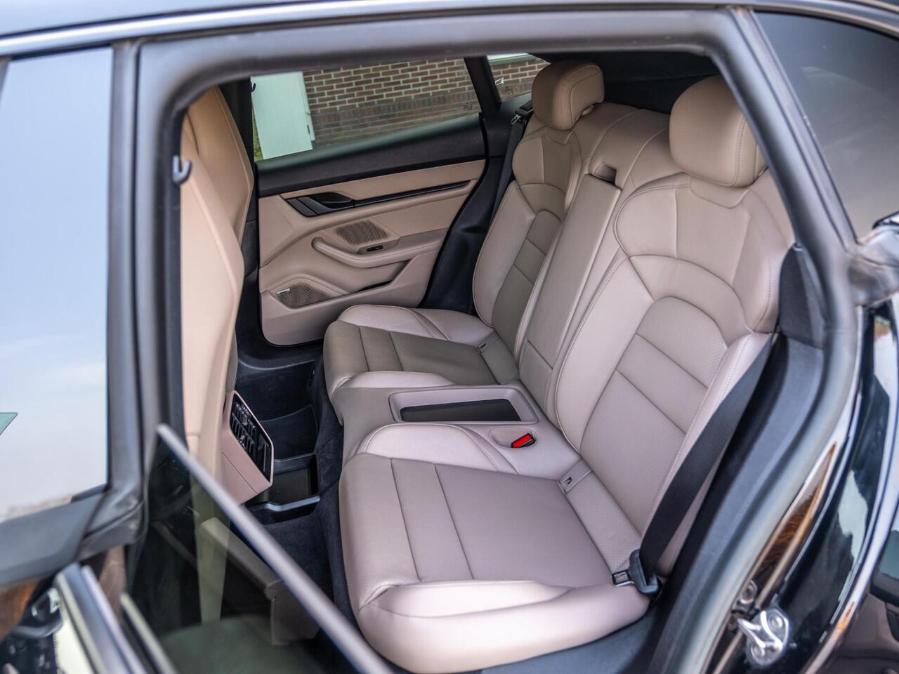 Porsche Taycan Sport Turismo 93 kWh | 21" Exclusive LM | Achterasbesturing | Bose Surround Premium Sound | Adap Demping | Volleder | Stoelenpack |  Parkeerpack | Warmtepomp | Cam | Etc..