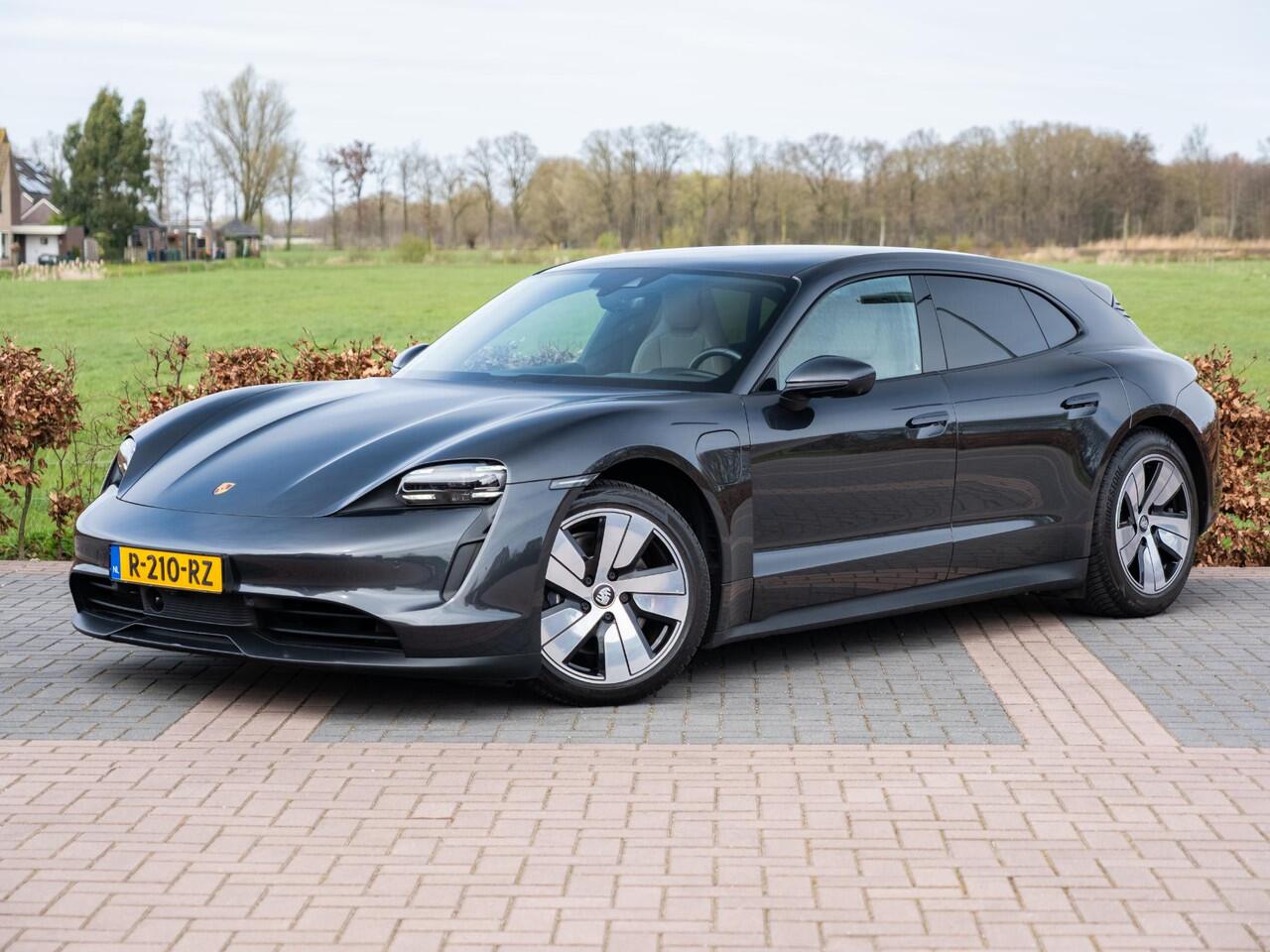Porsche Taycan Sport Turismo 93 kWh | Innodrive | Achterasbesturing | Bose Surround Premium Sound | Adap Luchtvering | Volleder | Stoelenpack 14 weg elek | Parkeerpack | 360Cam | 19" Exclusive LM | Etc..