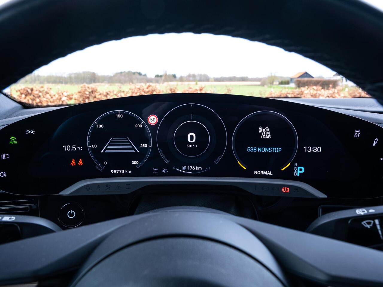 Porsche Taycan Sport Turismo 93 kWh | Innodrive | Achterasbesturing | Bose Surround Premium Sound | Adap Luchtvering | Volleder | Stoelenpack 14 weg elek | Parkeerpack | 360Cam | 19" Exclusive LM | Etc..